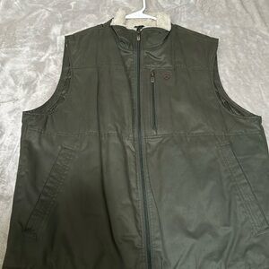 Brand new with out tags it fit to big for me reason I’m selling.